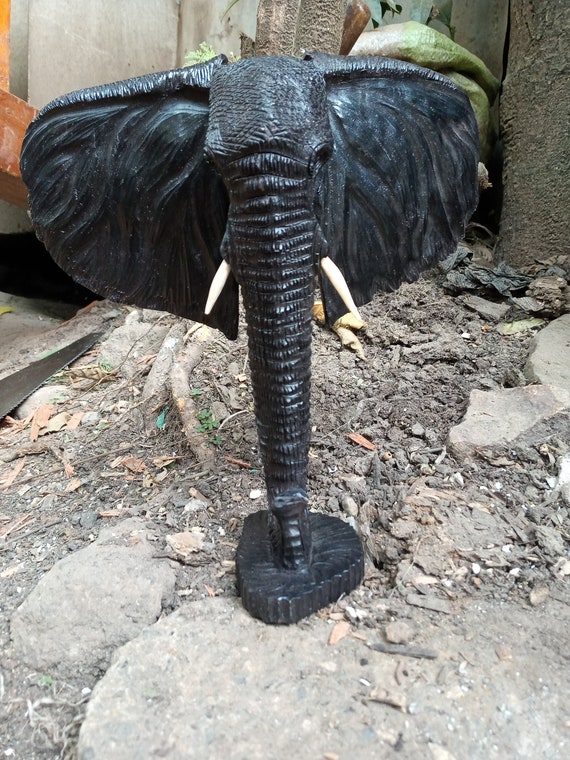 立っている象の頭のマスク カンバ族 ケニア アフリカ 黒またはローズ 
