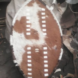 Original 60x24IN Zulu Warriors Shield Functional Brown & White or BLK/WHT Cowhide Leather Handmade Kenya African Art Wall Hanging Decoration