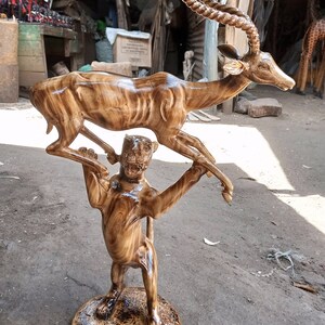 1PC Jacaranda Wood Leopard Raising Gazelle Original Kamba Table Art Kenya Africa Sculpture Cat Feline Statue Shelf Floor Hallway Beige Tall