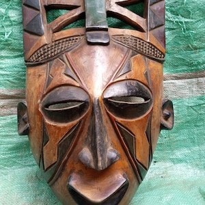 Original Songe Tribe Vintage Congo Mask DRC Africa Wood Art Carving Rare Antique Wall Hanging Art Deco Yellow Red Green Decoration