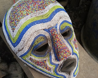 Máscara decorativa original de la tribu Luba, vintage, verde, azul, blanco, cuentas de Rnbw, RDC, África, talla de madera única, antigua, para colgar en la pared, regalo cálido para el hogar.