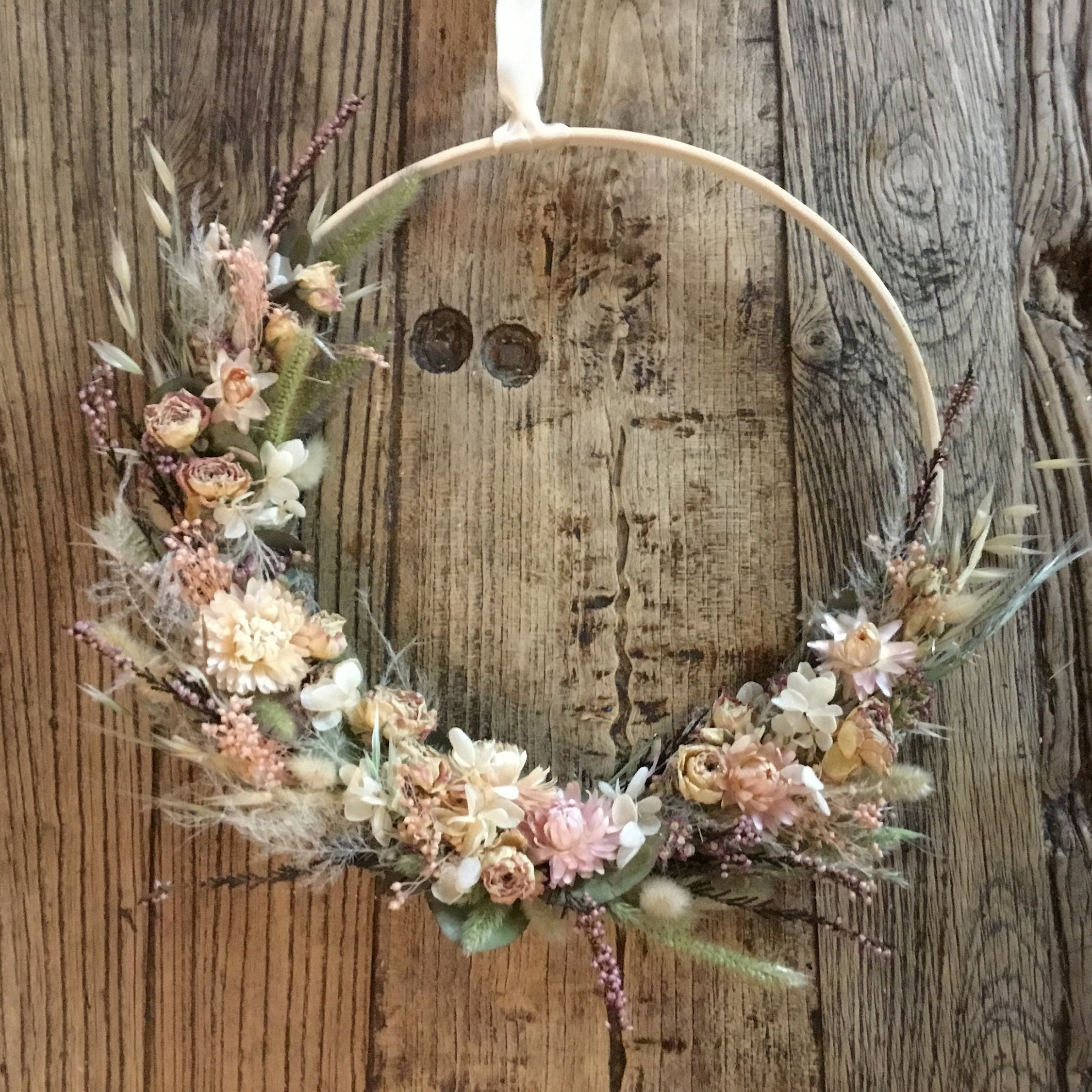Couronne de Fleurs Séchées et Stabilisées Roses, Couronne Décorative Champêtre, Naturelle Bohème