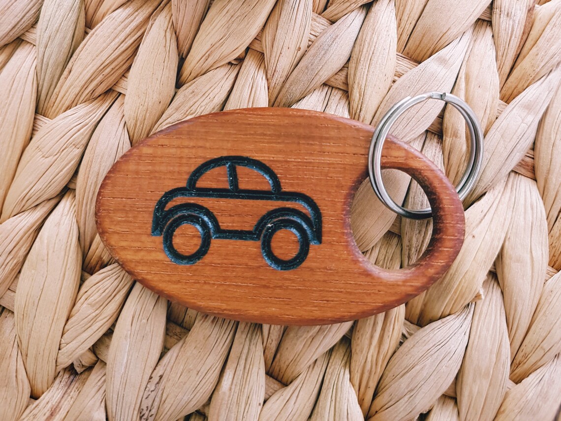 Hermoso llavero de madera grabada para coche. Hecho a mano de Etsy Hermoso llavero de madera grabada para coche. Hecho a mano de Etsy