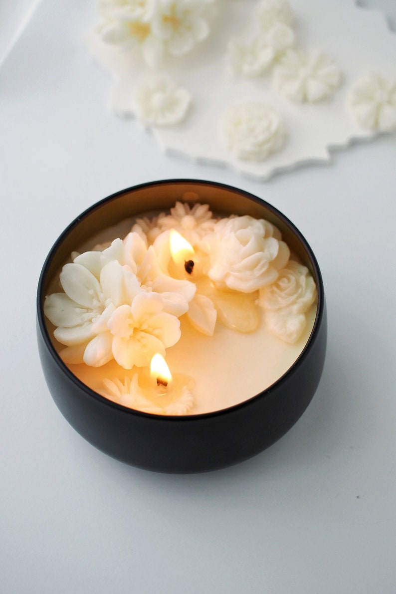 TIMID BLOOM Flower Candle, 2 Wicks Soy Candle, Scented Candle, Handmade Gift, Wedding gift, Mother's Day Gift, Housewarming, Gift for her image 2