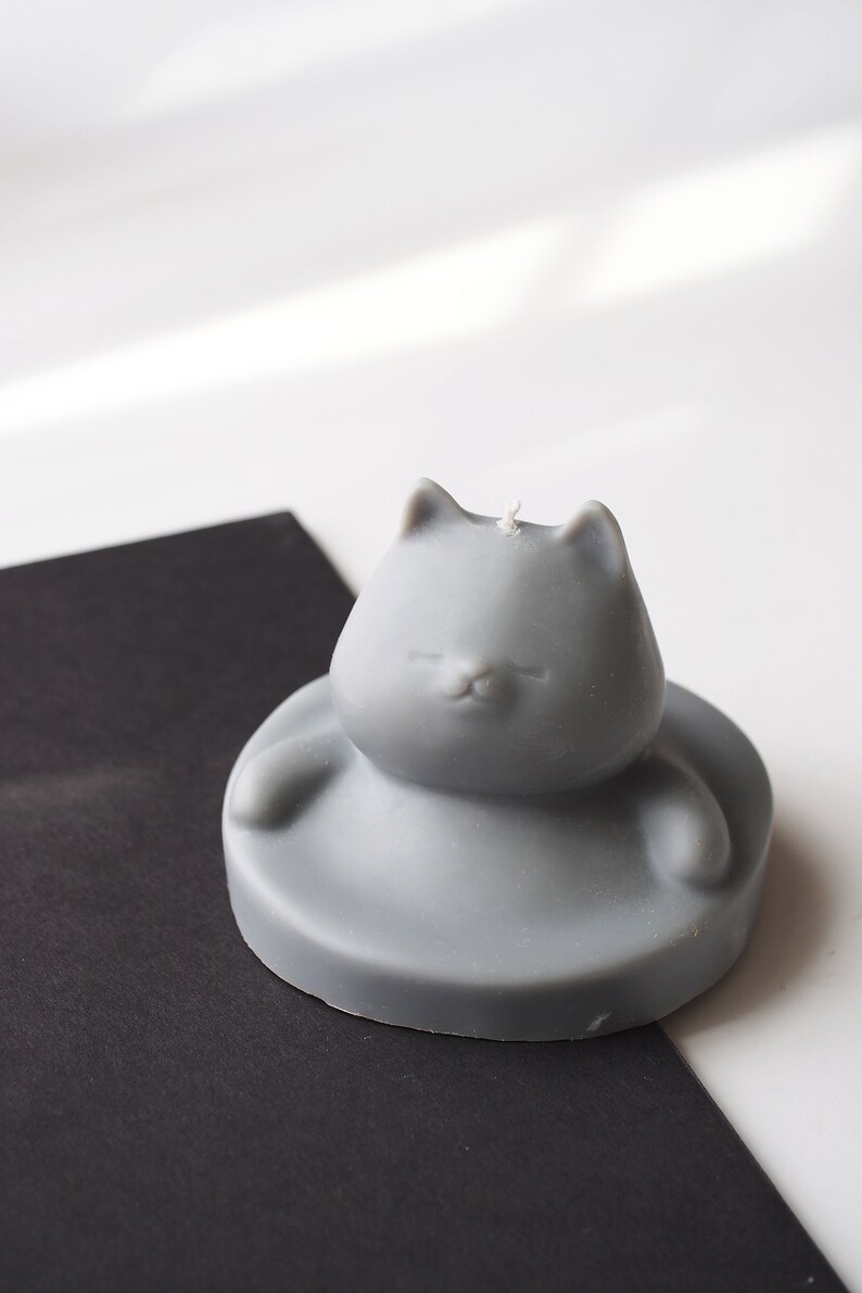 Zazen Cat Candle, Animal Candle, Meditation Candle, Soywax, beeswax, Scented Candle, Handmade Gift idea, Valentine's Day Gift Gray