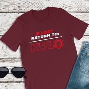 May include: Burgundy t-shirt with the text "IF LOST RETURN TO: KYLO" in red with a red Star Wars symbol.