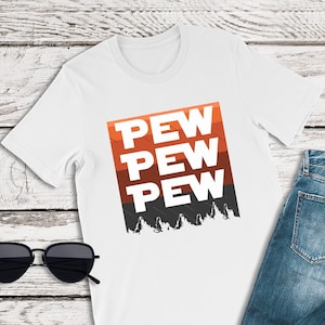 Star Wars Shirt, Pew Pew Pew, Disney Star Wars Kostüm, Han Solo Blaster Shirt, Galaxy Rand Shirt, Star Wars Geburtstag, mandalorianisches Shirt