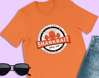 Camiseta Buscando a Nemo, Sharkbait Adventure Park, camiseta de Nemo, camiseta con el logotipo de la ocupación, camiseta de Disney Cruise, camiseta de Disneyland, atuendos de Disney World