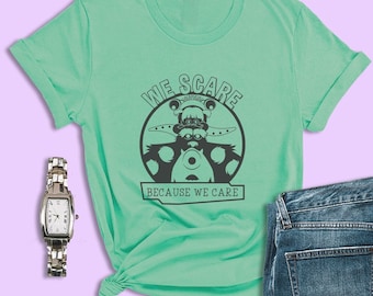 Monster Inc Shirt, Wir erschrecken, weil wir uns kümmern Shirt, Disney Halloween, Disney World Shirts, Disneyland Shirts, Magic Kingdom, mike und sulley