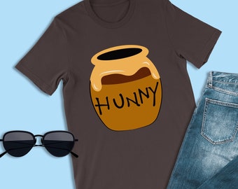 Disfraz de Hunny Easy, atuendos minimalistas de Winnie the Pooh, camiseta de Magic Kingdom, atracción The Many Adventures, camiseta de Fantasyland Park