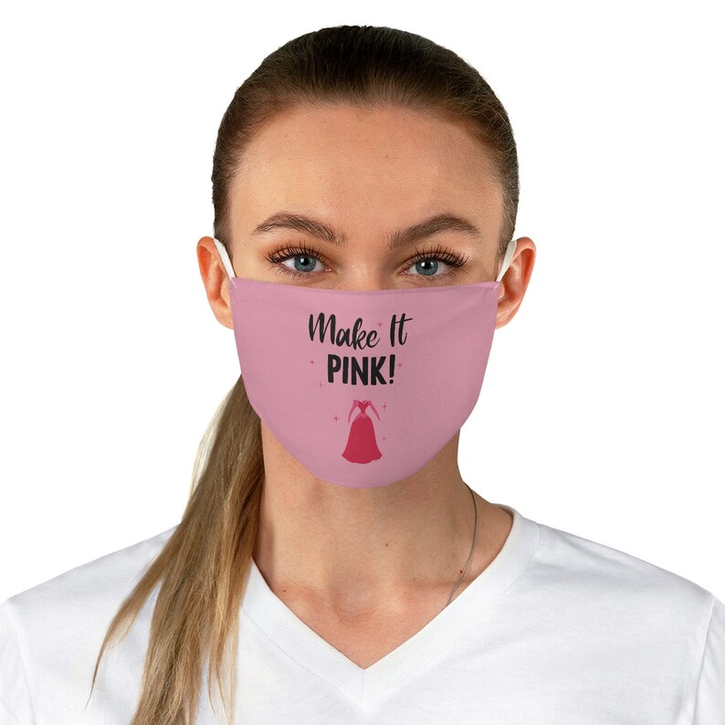 Puede incluir: Una mascarilla facial rosa con el texto "Make It PINK!" y un icono de vestido rosa.
