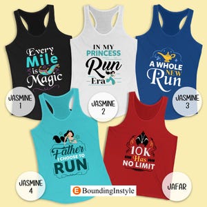 Pode incluir: Cinco regatas diferentes com um tema de corrida e personagens da Disney. As regatas são de várias cores, incluindo preto, branco, azul, turquesa e vermelho. O texto nas regatas inclui "Every Mile is Magic", "In My Princess Run Era", "A Whole New Run", "Father I Choose to Run", e "10K Has No Limit".