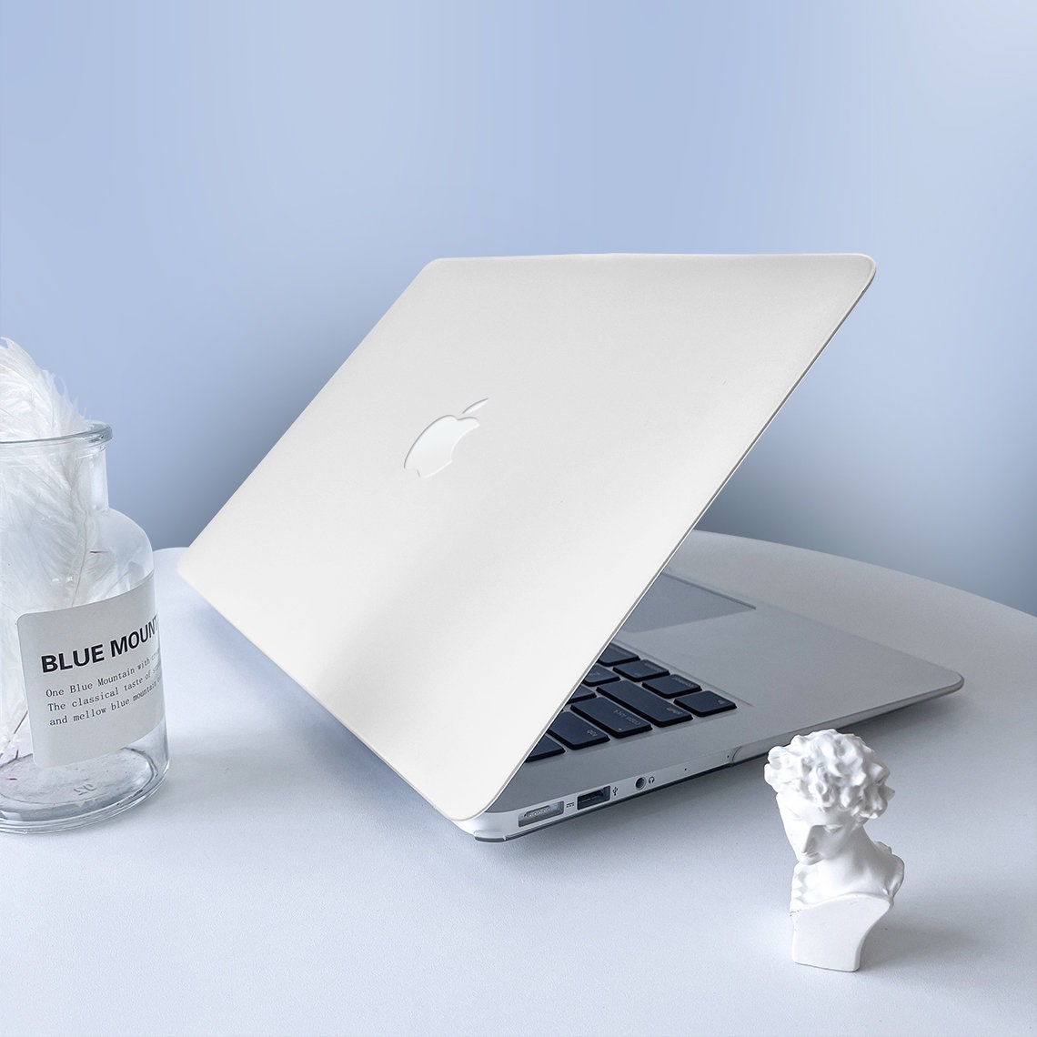 thumbnail image 2 of Anti-Scratch Matte Hard Case Shell For MacBook White 13 Inch A1342 Lykoko 2 of 3