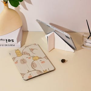 Sött Capibara iPad-skal för iPad 11 2025, Y+Flip iPad Air 6/5/4 Pro 10.9“ 11” 12.9“-skal, iPad 9/8/7 Mini 7 6 5 4-fodral 2025/2024/2022