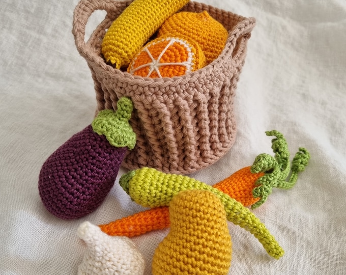 Fruits and vegetables in a basket, crocheted, playfood, toys, 11 items