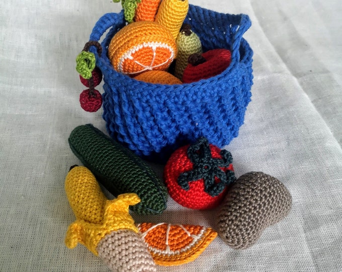 crocheted fruits and vegetables, 13 pieces in a basket