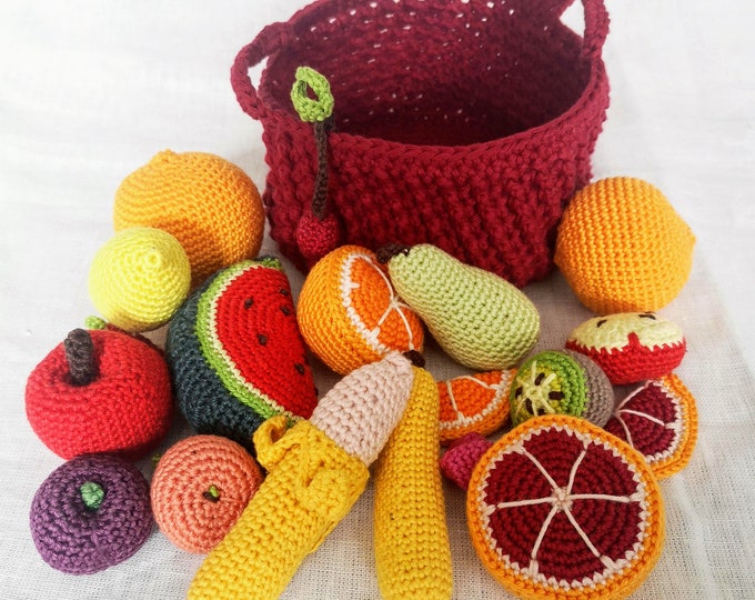 Crocheted fruit basket, 19 pieces