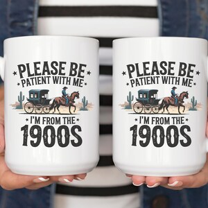 Retro grafischer 15-Unzen-Becher, personalisiertes 1900s Geschenk, lustige westliche Meme-Kaffeetasse, Vintage 1900s Geburtstagsgeschenk, kundenspezifischer Becher für