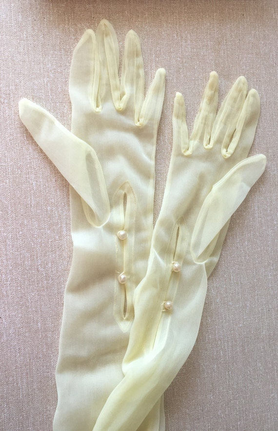 BNWT Vintage 1950s Long Sleeve Nylon Gloves Pale L