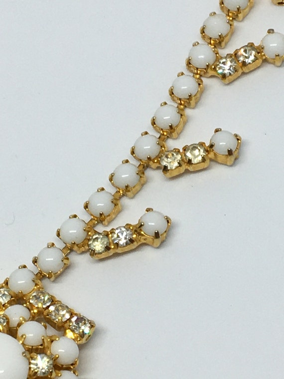 Vintage 1950s Gold Tone Milk Stone and Diamante N… - image 7