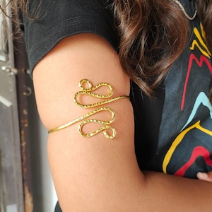 Minimalist Arm Cuff, Gold Arm Band, Gold Upper Arm Cuff Bracelet, Swirl Arm Band, Arm Cuff Gold, Gift for Her, Gift