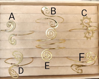 Bracciale a spirale per la parte superiore del braccio, realizzato a mano in ottone, gioielli