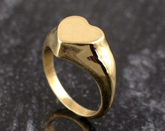 Anillo de corazón, anillo de sello, anillo de corazón de latón, anillo minimalista, anillo de amor, regalo para novia, anillo ancho, anillo de oro grueso, joyería de corazón