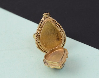 Gold Poison Ring, Labradorite Secret Box Ring, Secret Compartment Ring, Box Ring, Gold Brass Ring, Openable Ring, Poison Ring
