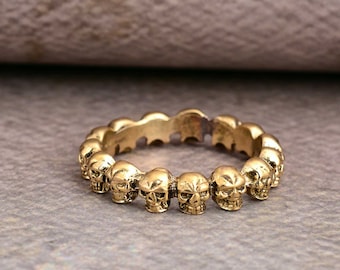 Anillo de eternidad con calavera de latón: joyería minimalista