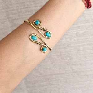 Brazalete de turquesa azul, brazalete en espiral, brazalete de turquesa, brazalete hecho a mano, brazalete de turquesa, brazalete de piedras preciosas, brazalete ajustable, regalo para ella