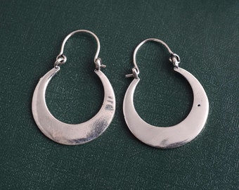 Crescent Moon Hoop Earrings,Hammered Earrings,Half Moon Earrings,Silver Hoop Earrings,Crescent Moon Jewlery,Festival Jewelry,Gift for her