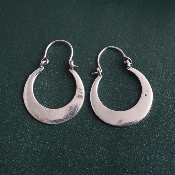 Crescent Moon Hoop Earrings,Hammered Earrings,Half Moon Earrings,Silver Hoop Earrings,Crescent Moon Jewlery,Festival Jewelry,Gift for her