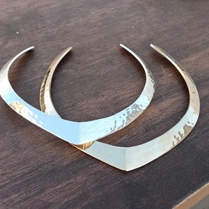 Hammered Brass Choker Necklace: Flexible Tribal Jewelry
