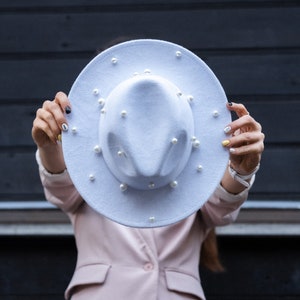 White Pearls Fedora - Etsy display picture 3