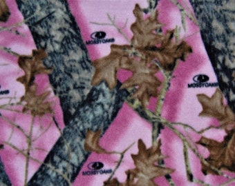 Pink Mossy Oak Camo Large fleece tie blanket