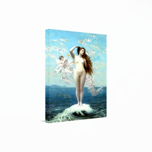 Puede incluir: Una pintura de una mujer desnuda de pie sobre una roca en el océano. Tiene el pelo largo y rojo y está mirando hacia el cielo. Hay muchas pequeñas figuras blancas en el cielo, que parecen ser ángeles.