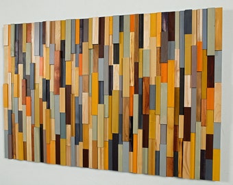 Escultura de arte de pared de madera recuperada, arte de madera 3D abstracto moderno en tonos dorados, texturas de madera natural y decoración de colores naranja y vibrantes