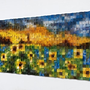 Könnte beinhalten: Ein Wandkunstwerk aus Holz, das ein Feld mit Sonnenblumen vor blauem Himmel darstellt. Die Kunst besteht aus kleinen, einzelnen Holzstücken, die in einem Mosaikmuster angeordnet sind.