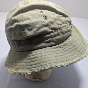 Sombrero tipo pescador Daisy Mae del ejército estadounidense, original de la década de 1940, de la Segunda Guerra Mundial. Diseño de espiga. Ligeramente desgastado. Verde oliva desteñido. Talla 6.5.
