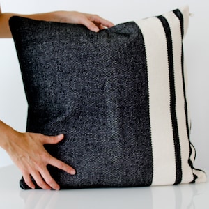 Artisanal cushion cover -  Oaxaca, Mexico - Black & Off White
