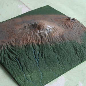 Modelo pintado del Monte Kilimanjaro - Réplica impresa en 3D - Seven Summits