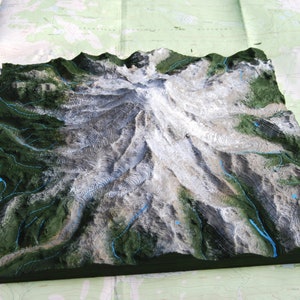 Art mural modèle Rainier - carte topographique 3D de montagne peinte, cadeau de randonnée, oeuvre d'art pour le salon,
