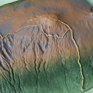 Modelo pintado del Monte Kilimanjaro - Réplica impresa en 3D - Seven Summits