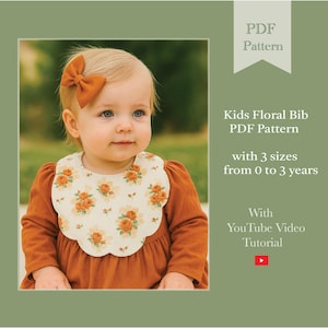 Op de afbeelding: Een baby draagt een bloemen slabbetje met een geschulpte rand en een bijpassende strik. Het slabbetje heeft een crèmekleurige achtergrond met oranje rozen. De afbeelding bevat de tekst "Kids Floral Bib PDF Pattern" en "with 3 sizes from 0 to 3 years".