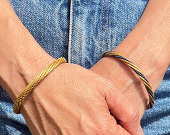 Bracelet torsadé or en capim dourado. Bracelet végétal en herbe dorée du Brésil. Jonc naturel or. Bracelet végétal.