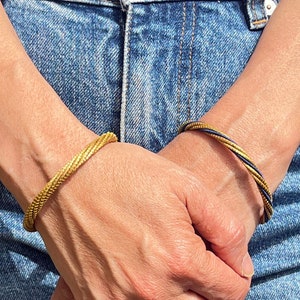 Twisted gold bracelet in capim dourado. Vegetable bracelet in golden grass from Brazil. Natural gold bangle. Vegetable bracelet.