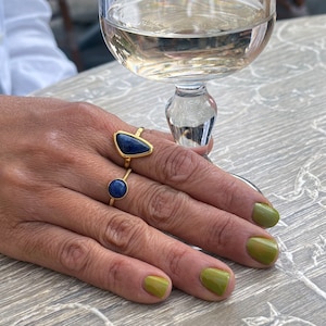 Adjustable stainless steel ring, adjustable. Gold ring with lapis lazuli. Gift for her. Steel ring that will not tarnish with blue stone.