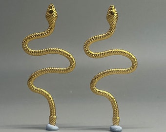 Boucles d'oreilles or en acier en forme de serpent. Longues créole serpent réaliste couleur or 18K en acier inoxydable. Bijoux ethnique.