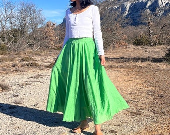 Long boho summer skirt in cotton and linen. Fluid and light skirt in natural material. Lined cotton voile skirt. Colorful skirt for this summer.