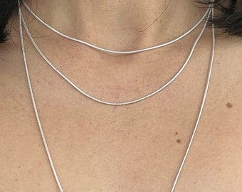 925 sterling silver snake chain made in Italy. EEC standard, nickel-free with anti-tarnish treatment. Silver chain lengths: 40, 45, 60 cm.